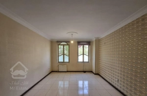 ۸۶ متر دو خواب/ همکف/ رو به آفتاب/ آلاله شرقی