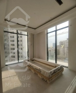 ۲۷۰ متر /چهار خوابه/دو پارکینگ/روبه آفتاب/بازسازی