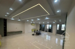 205متر/پنت/بر خیابان ولیعصر