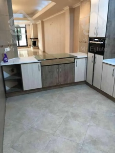 رهن و اجاره آپارتمان ۲۲۰ متری کامرانیه