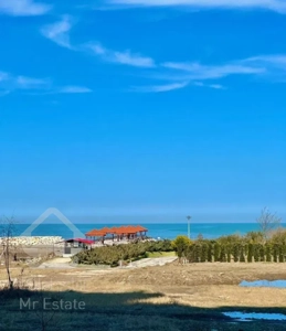 یه واحد نقلی و دنج با استخرو جکوزی دو قدمی دریا